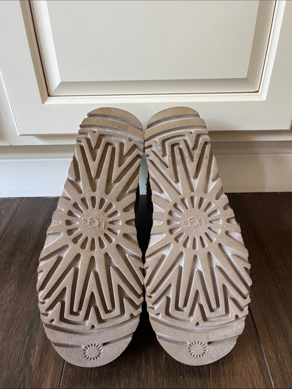 Like New! UGG Classic Ultra Mini Alpsey Boot! - Picture 10 of 10